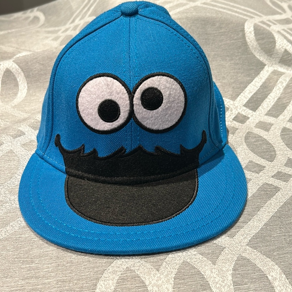 Sesame Street Cookie Monster Fitted Hat Boys S-M Blue White Black RN 115665